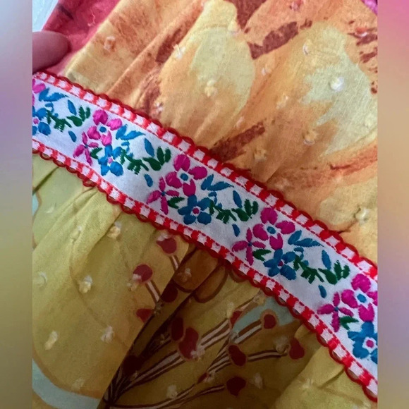 FARM Rio Gorgeous Floral embroidered detail button midi dress - Picture 6 of 11